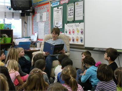 Mrs. O'Donoghue reads to Mrs. Statz's class